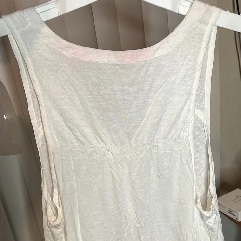 White Sleeveless Button-Down Top - Picture 7 of 8